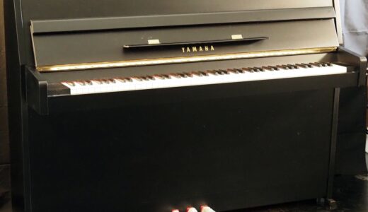 YAMAHA 中古アップライトピアノ MC101 (1986 黒艶消し塗装品) ¥418,000